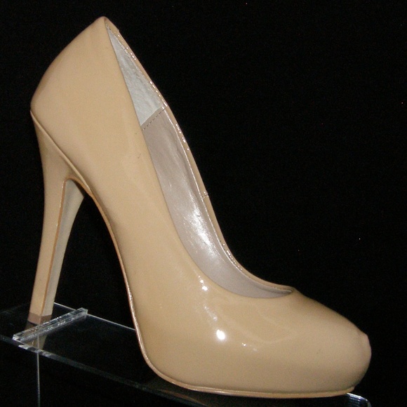 Steve Madden Shoes - Steve Madden Traisie beige patent leather heels 9M